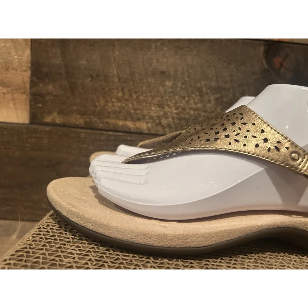 Vionic Kirra II Gold Leather T-Strap Backstrap‎ Toe Post Comfort Sandal 9.5 EUC